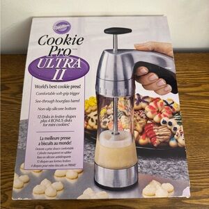 Wilton Cookie Pro Ultra II Cookie Press Set